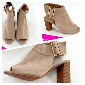 VANELi Women's Bathild Heeled Sandal Cream Suede size 7 M